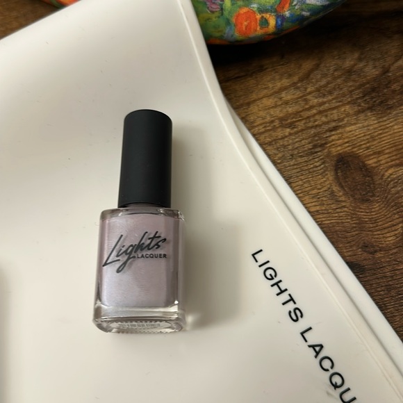 LIGHTS LACQUER in Brr-Berry - Picture 2 of 2